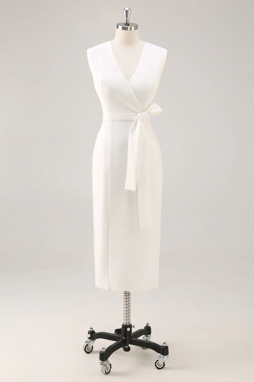 Robe blanche à col en V avec ceinture - Image 3