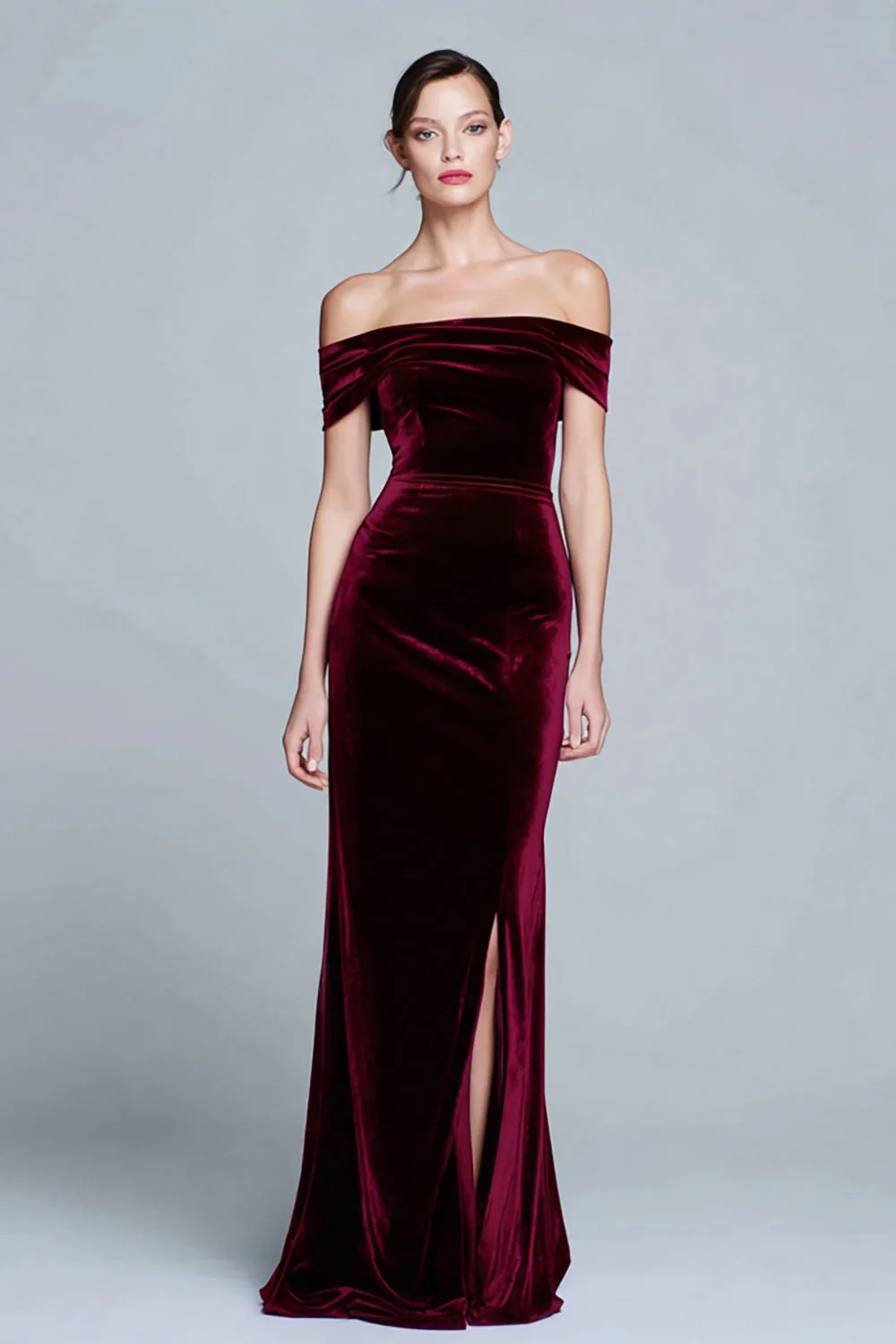 Robe formelle en velours bordeaux à épaules dénudées avec fente