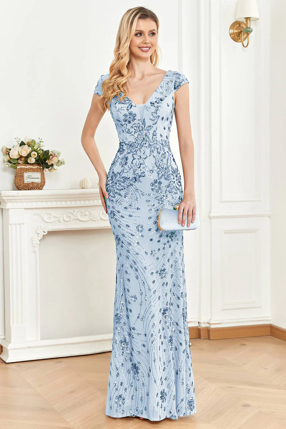 Robe formelle fourreau doré perlé avec col en V - Image 6