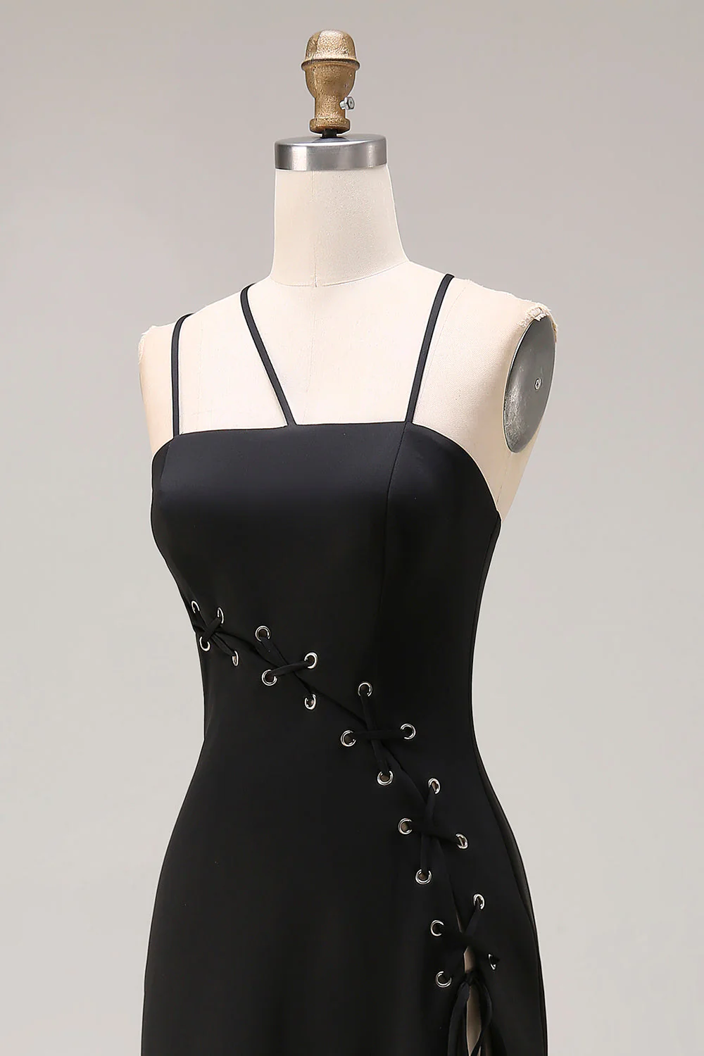 Robe formelle longue à bretelles fines en satin à fourreau noir avec fente - Image 6