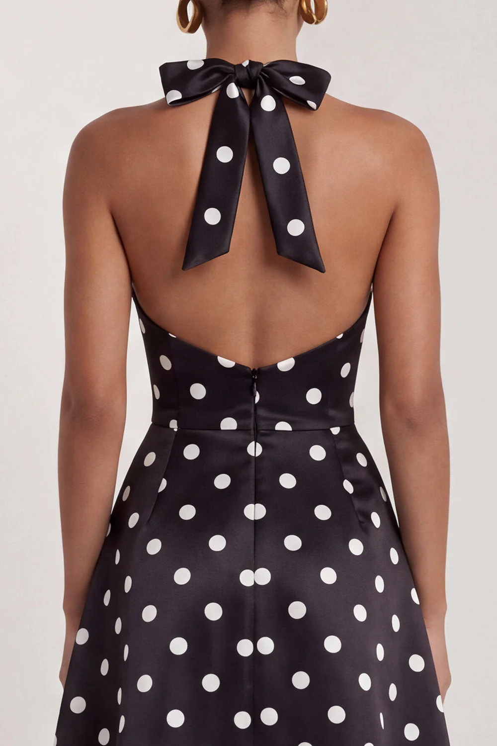 Robe formelle longue à fil satiné noir à pois blancs à points blancs en satin A-Line - Image 6