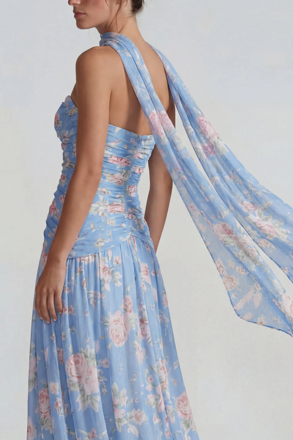 Robe formelle longue à fleurs en chiffon bleu en chiffon sans bretelles à rangs - Image 4