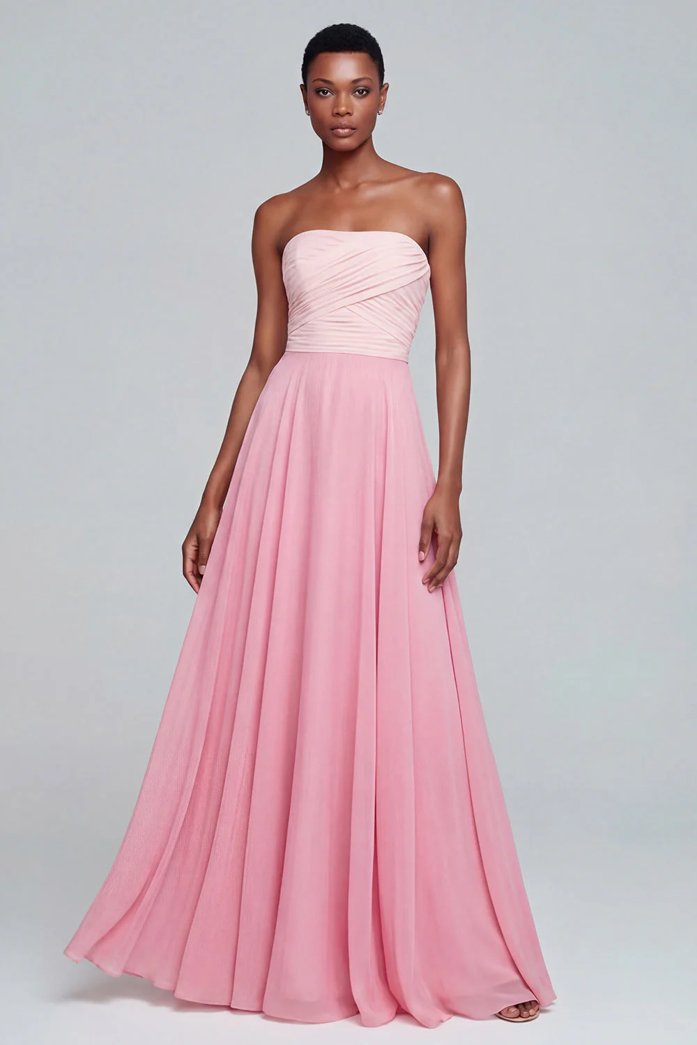 Robe formelle longue à fronçages rose sans bustier