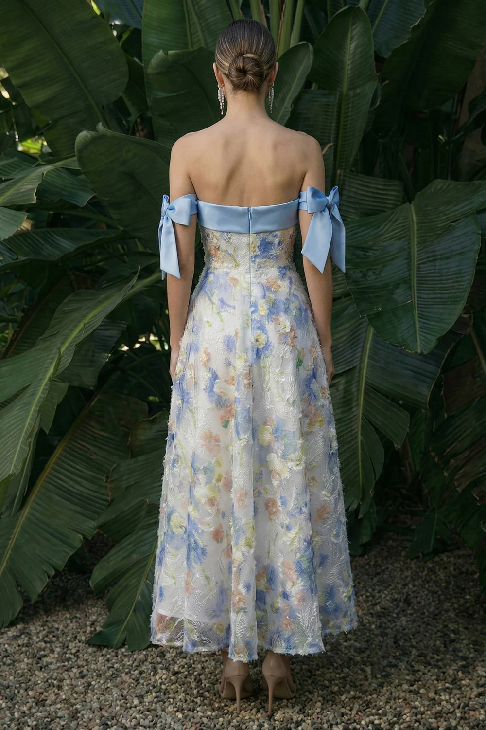 Robe formelle longue fleurie A en ligne bleu clair avec nœuds - Image 2