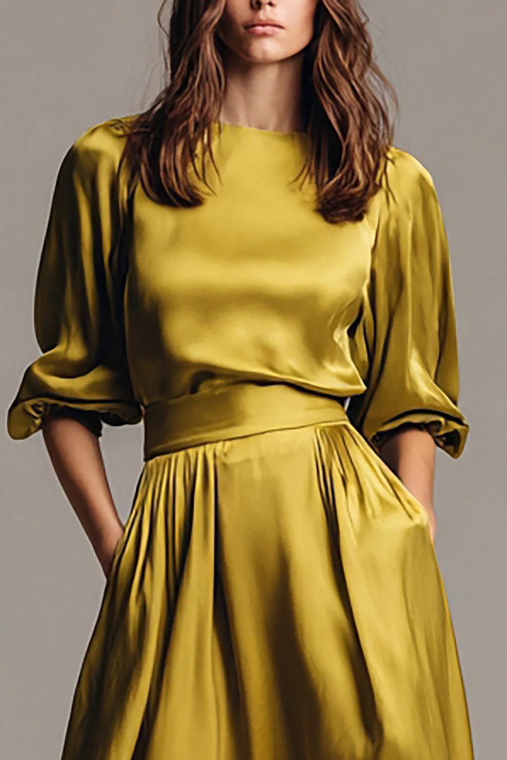 Robe formelle midi en satin à col bateau de café - Image 5