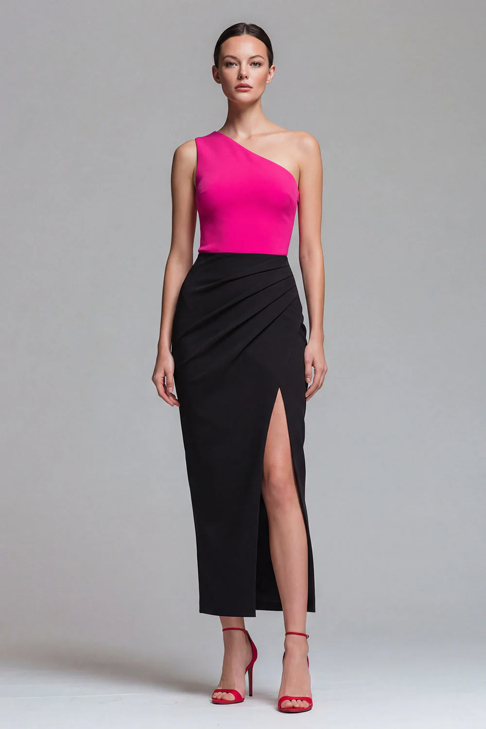 Robe formelle midi fuchsia et noire à gaine unique avec fente