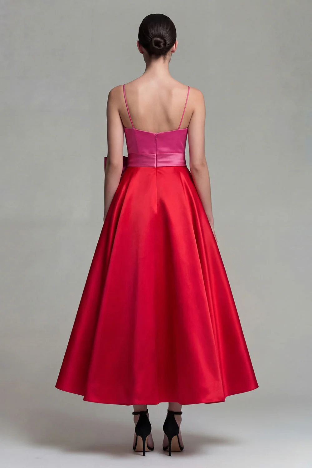 Robe formelle midi midi à bretelles fines en satin fuchsia et rouge A Line - Image 2