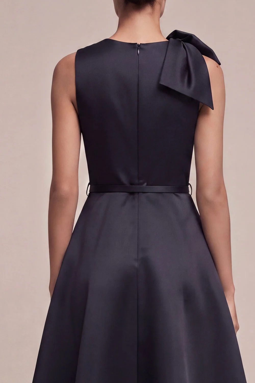 Robe formelle Midi noire à col rond avec un nœud - Image 4