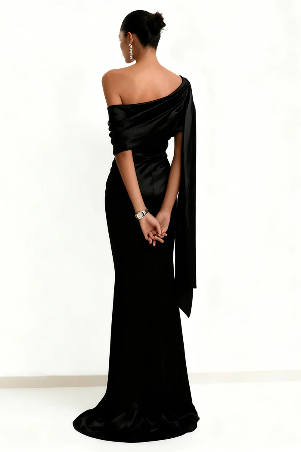 Robe formelle noire à une épaule avec cape latérale - Image 2