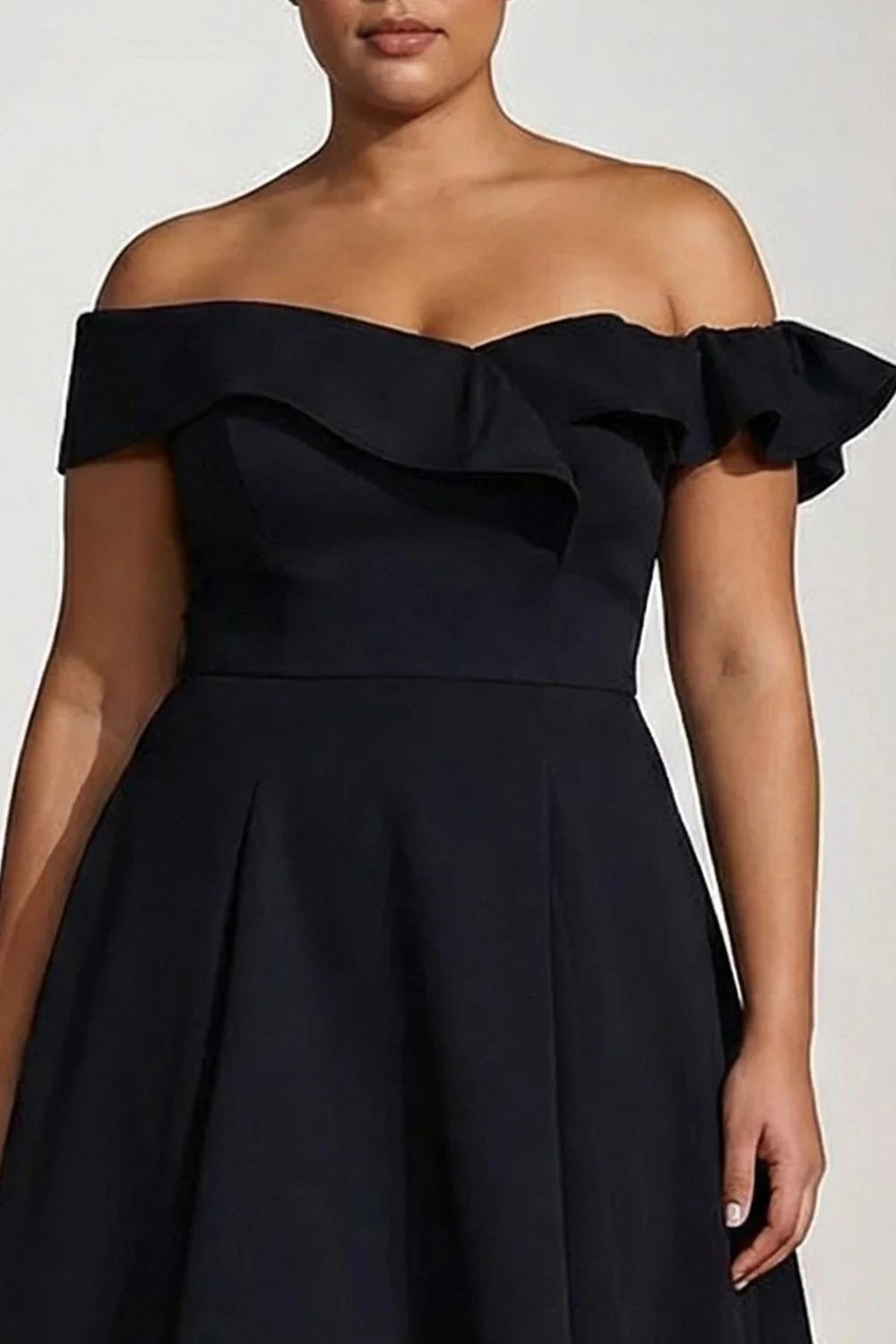 Robe formelle noire en satin grande taille A Short Shoulder - Image 3