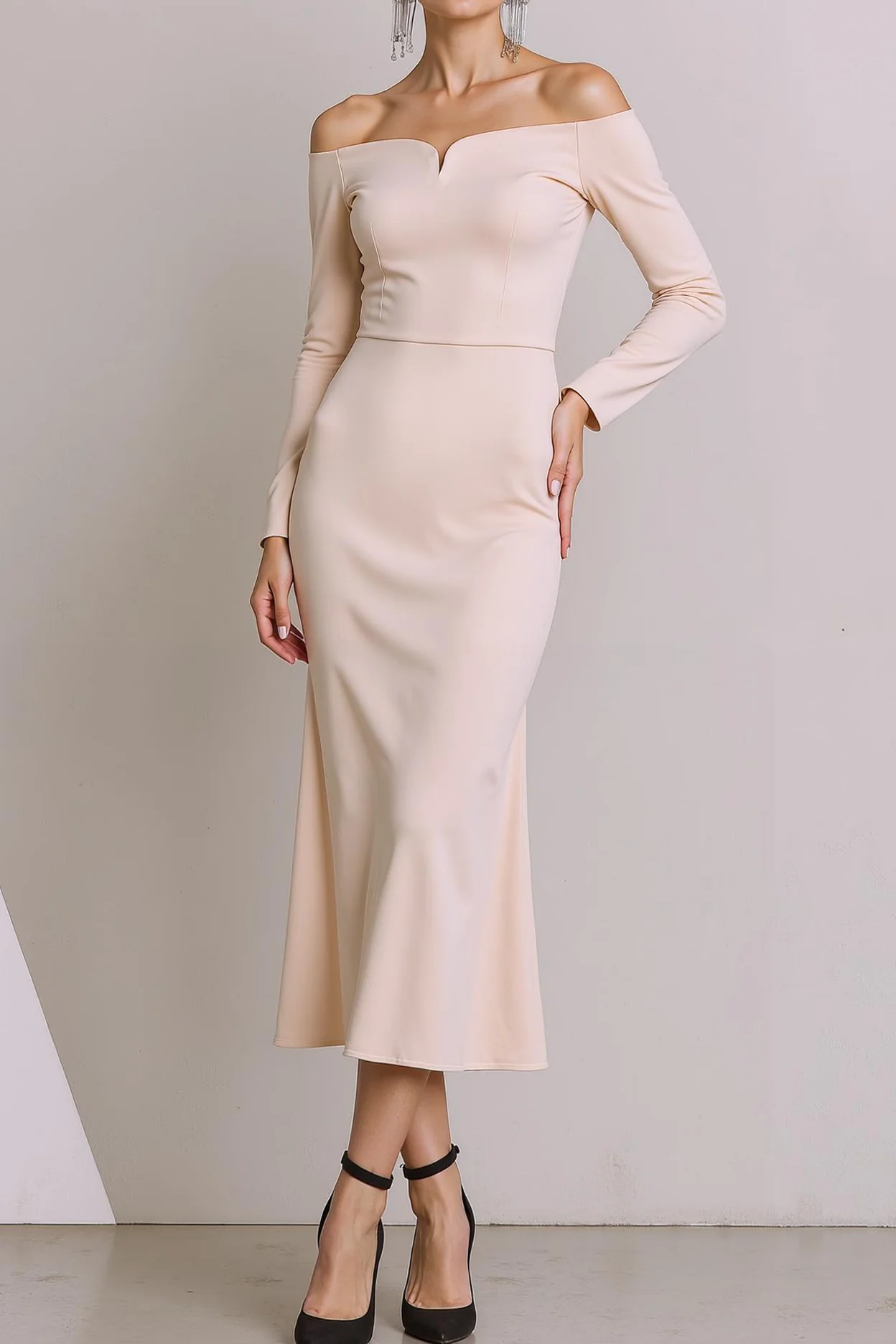 Robe formelle noire fourreau à épaules dénudées - Image 4