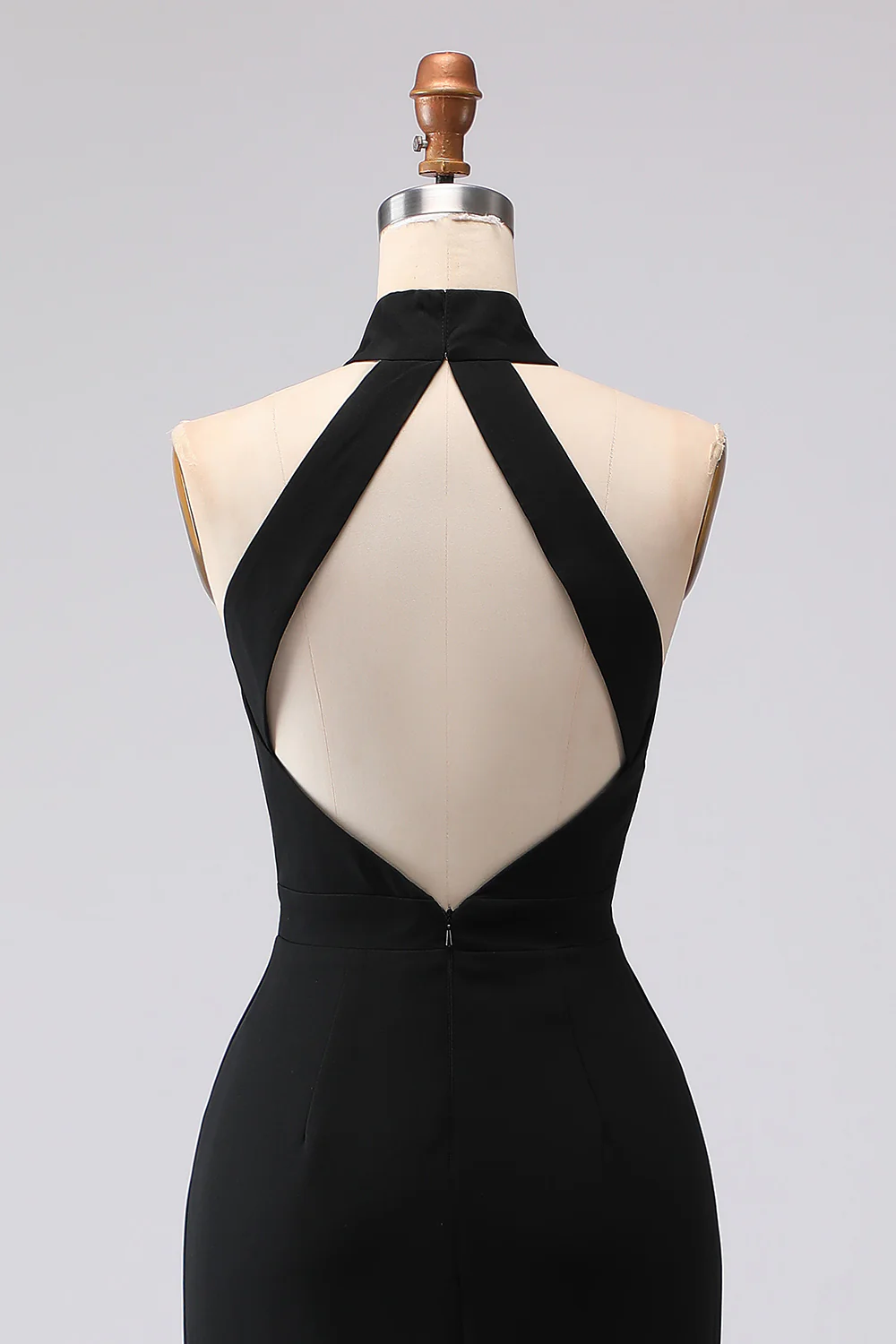 Robe formelle noire sirène dos nu à col halter en satin - Image 8