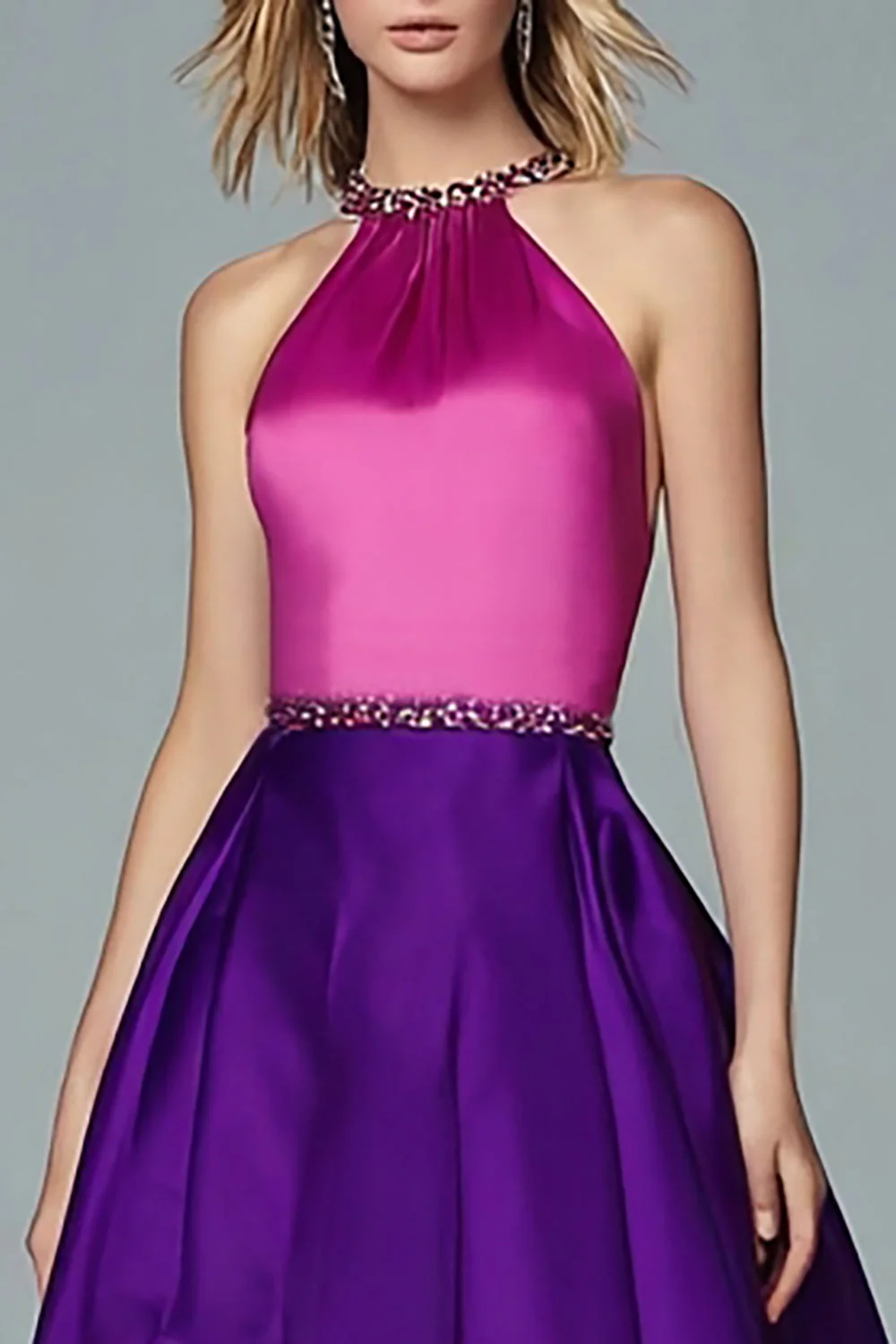 Robe formelle perlée fuchsia et violet haut bas nu scintillant - Image 2