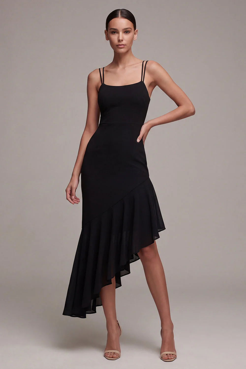 Robe formelle sirène asymétrique à bretelles fines noires avec volants