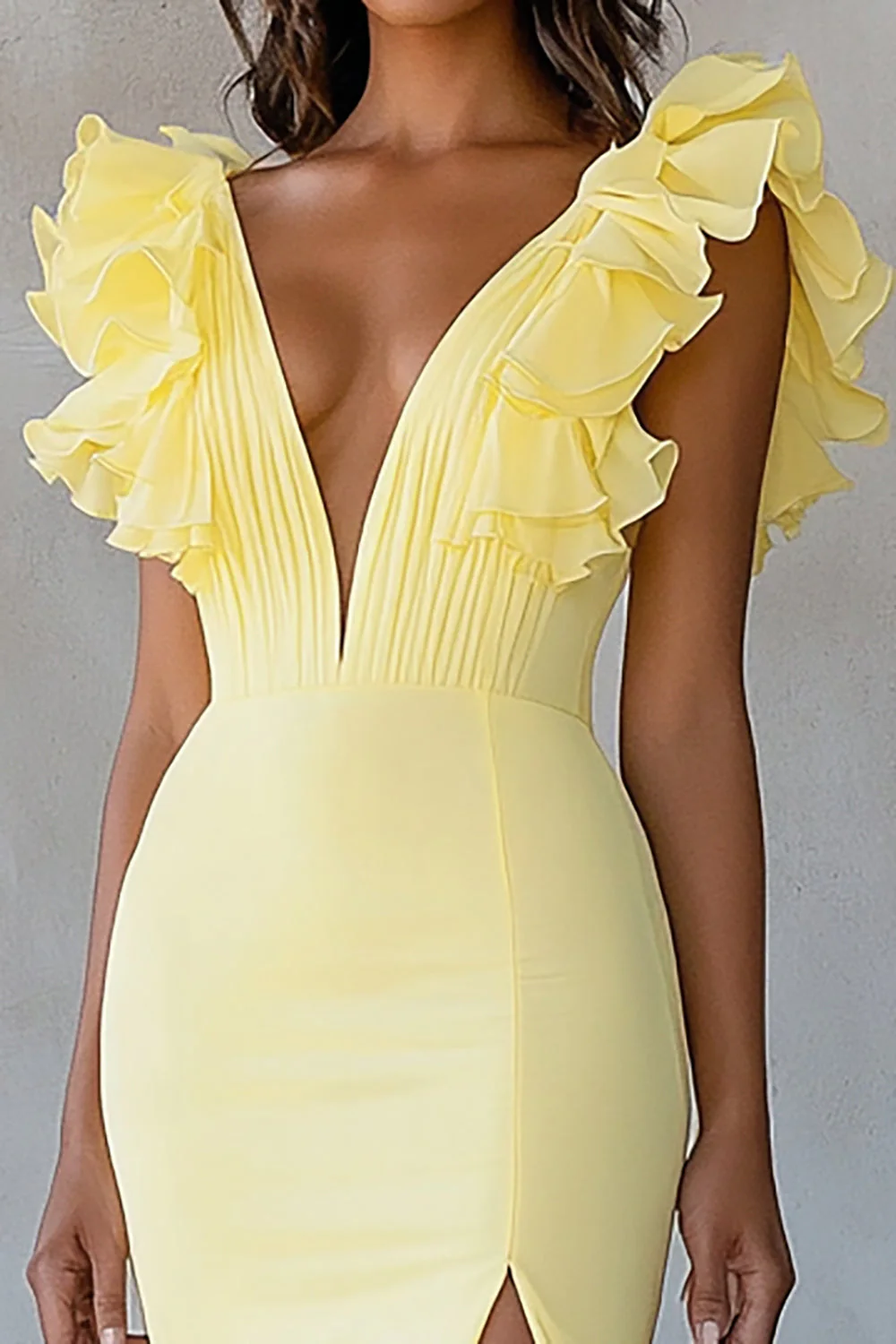 Robe formelle sirène jaune à volants à col en V avec fente - Image 2