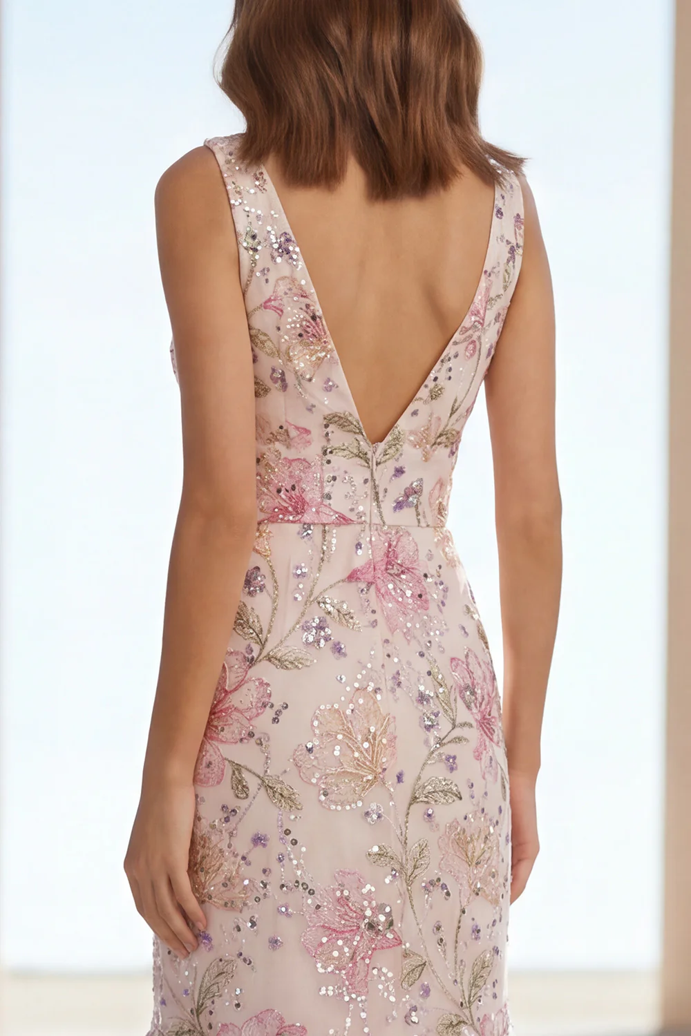 Robe longue à fleurs à col en V perlée en sirène rose avec volants - Image 4