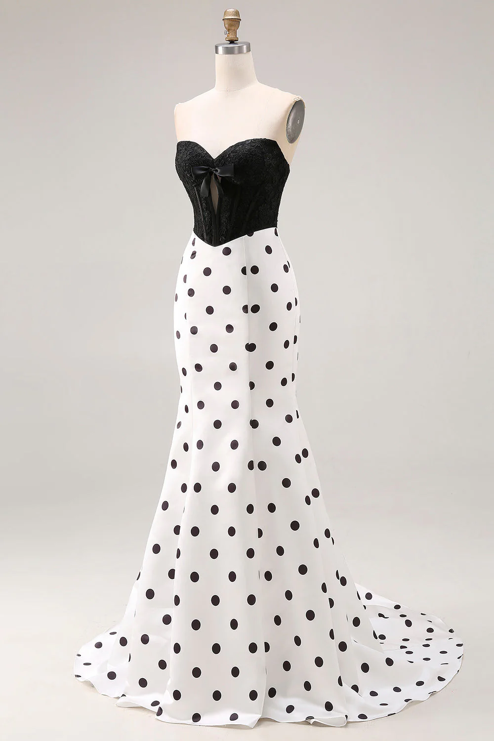 Robe longue à pois découpée en satin blanc avec un nœud - Image 5