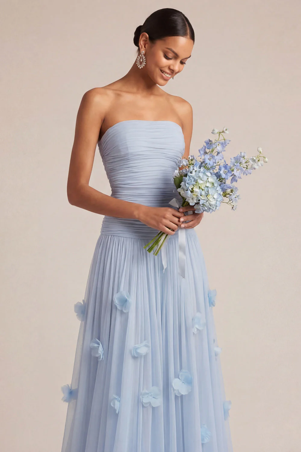 Robe longue blanche de réception de mariage blanche sans bustiers, fleurie appliquée à l’applique et à la ligne A - Image 10