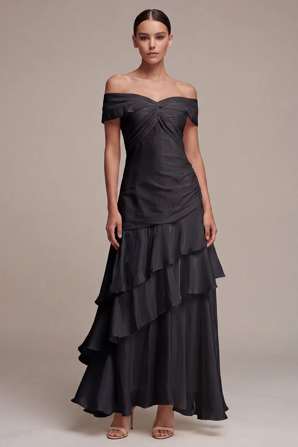 Robe longue cravate noire à épaules décalées A avec volants