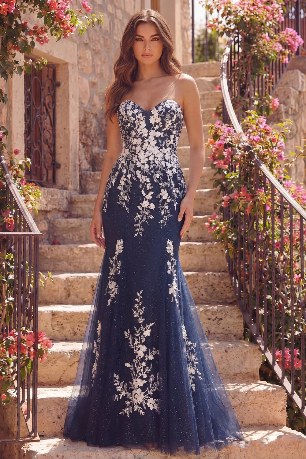 Robe longue de bal à fleurs Sirène bleu marine avec des appliques