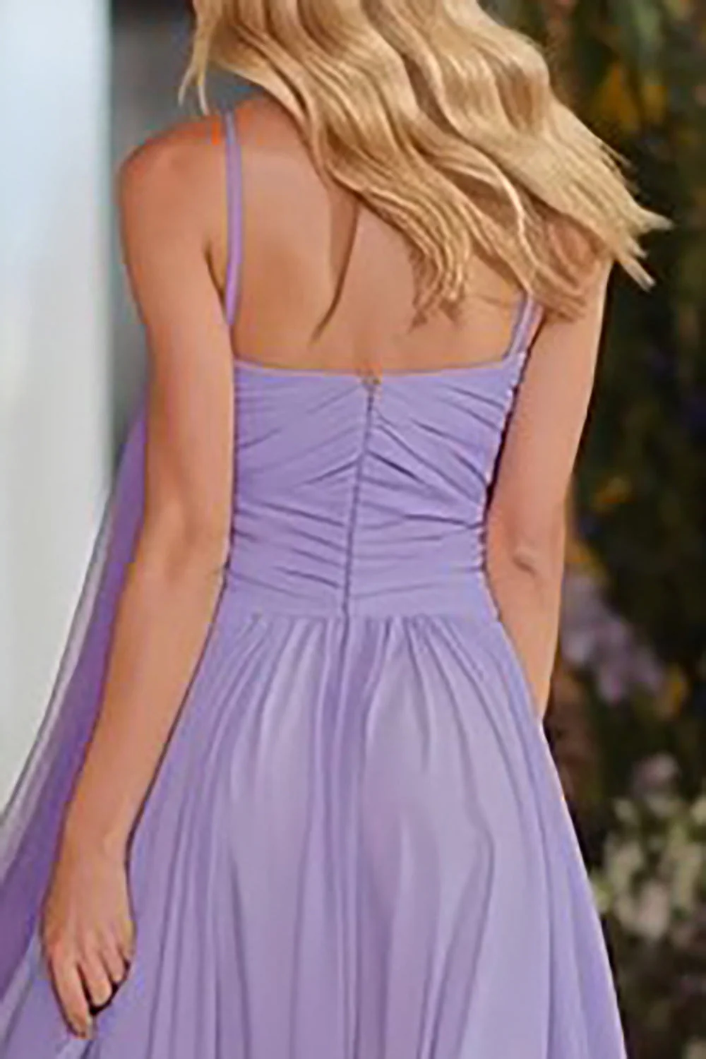 Robe longue de bal à fronçages lilas A avec serpentin - Image 4