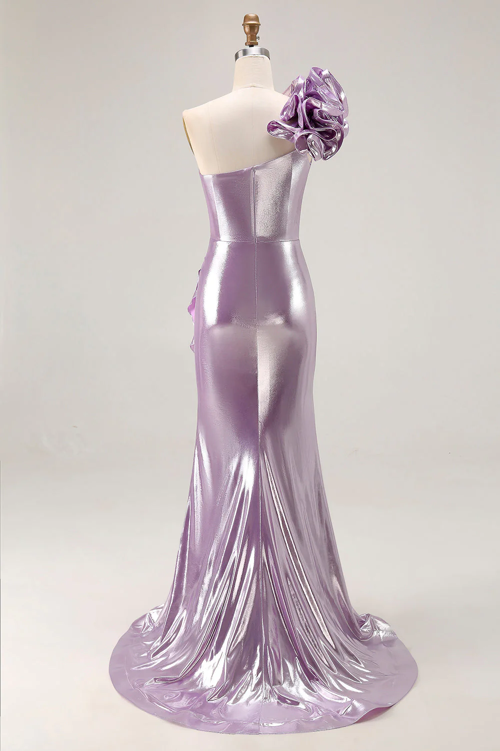 Robe de soirée longue à une épaule lilas métallisé avec détail à volants drapés - Image 2