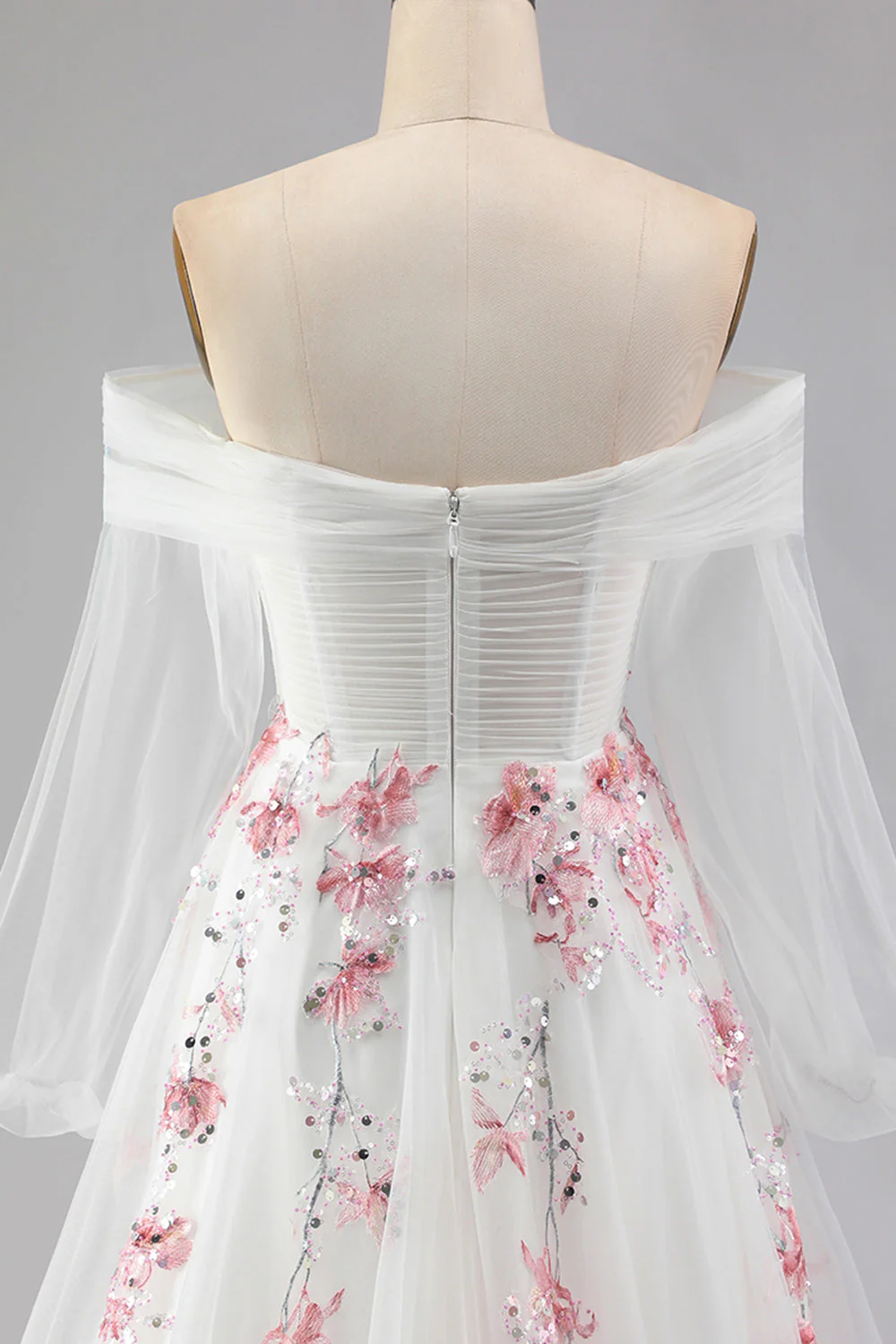 Robe de soirée longue blanche en tulle brodé à épaules dénudées avec paillettes - Image 5