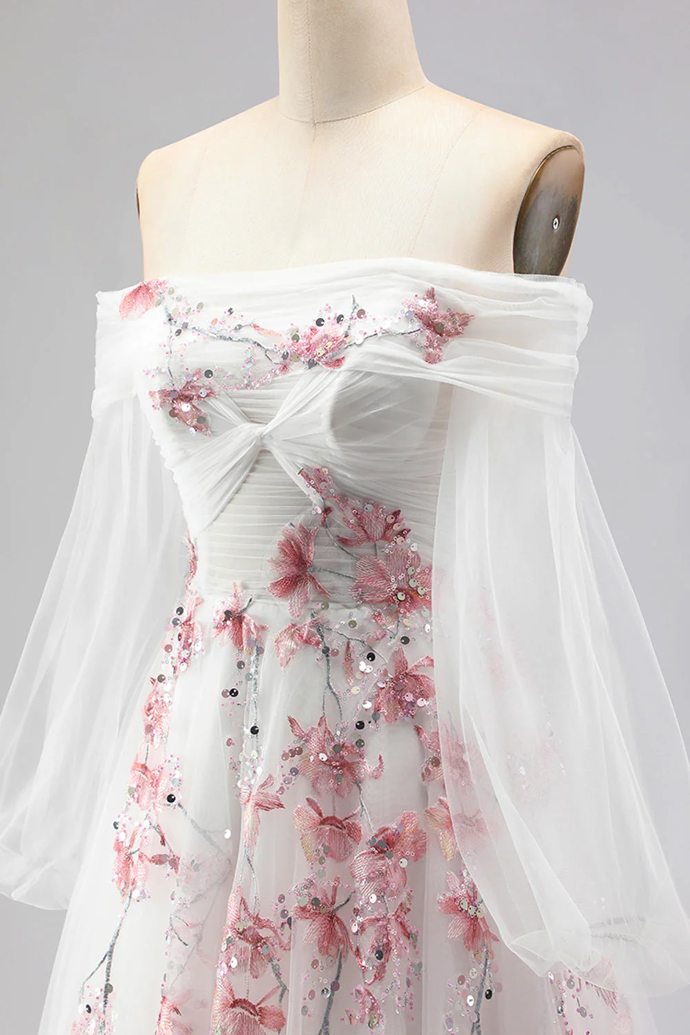 Robe de soirée longue blanche en tulle brodé à épaules dénudées avec paillettes - Image 6