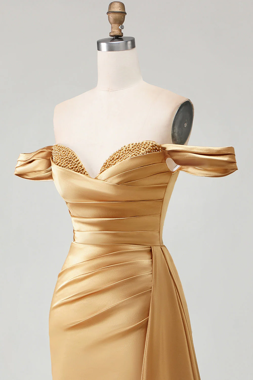 Robe longue de bal de bal satin bleu royal plissée aux perles dénudée d’épaules, sirène avec fente - Image 12