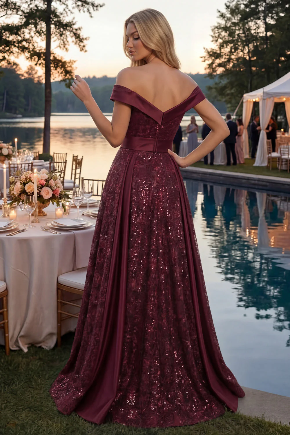 Robe longue de bal de promo à paillettes bourgogne dénudée - Image 2