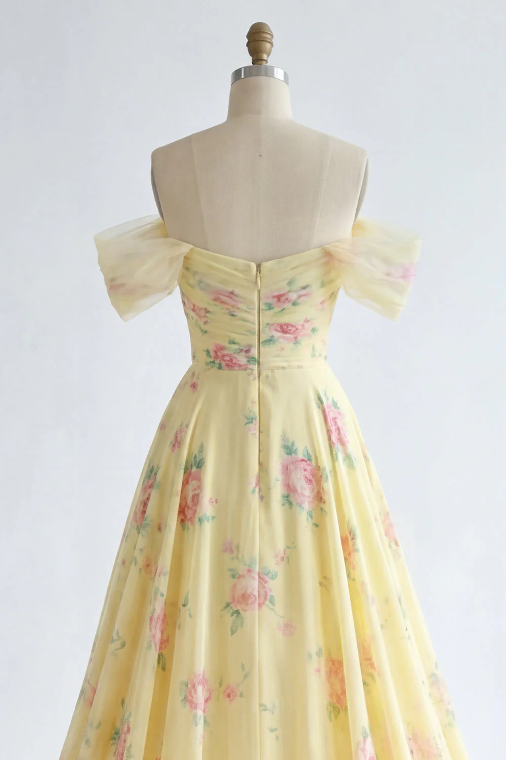 Robe longue de bal de promo jaune jaune scintillante, à volants décollés et ornée de perles - Image 8