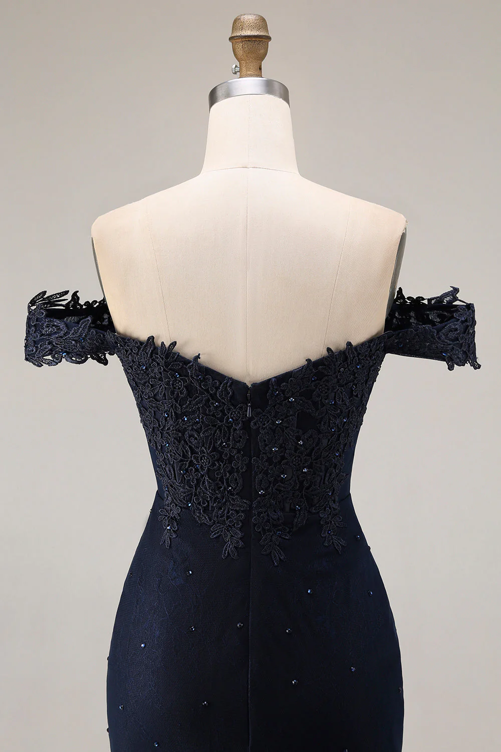 Robe longue de bal de promo scintillante bleu marine dénudée à l’épaule sirène, ornée de perles - Image 6