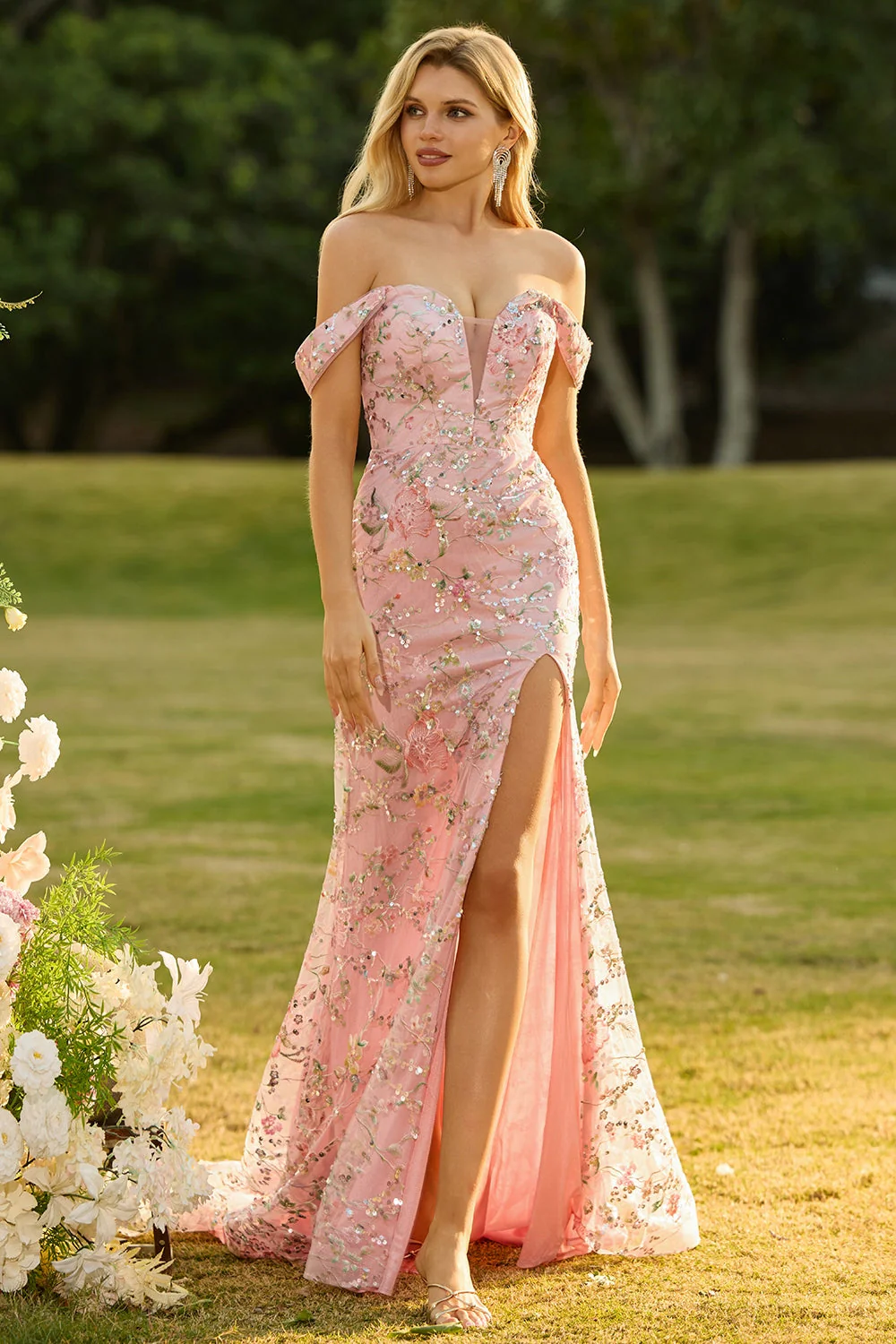 Robe longue de bal de sirène jaune à paillettes dégagées avec fente - Image 9