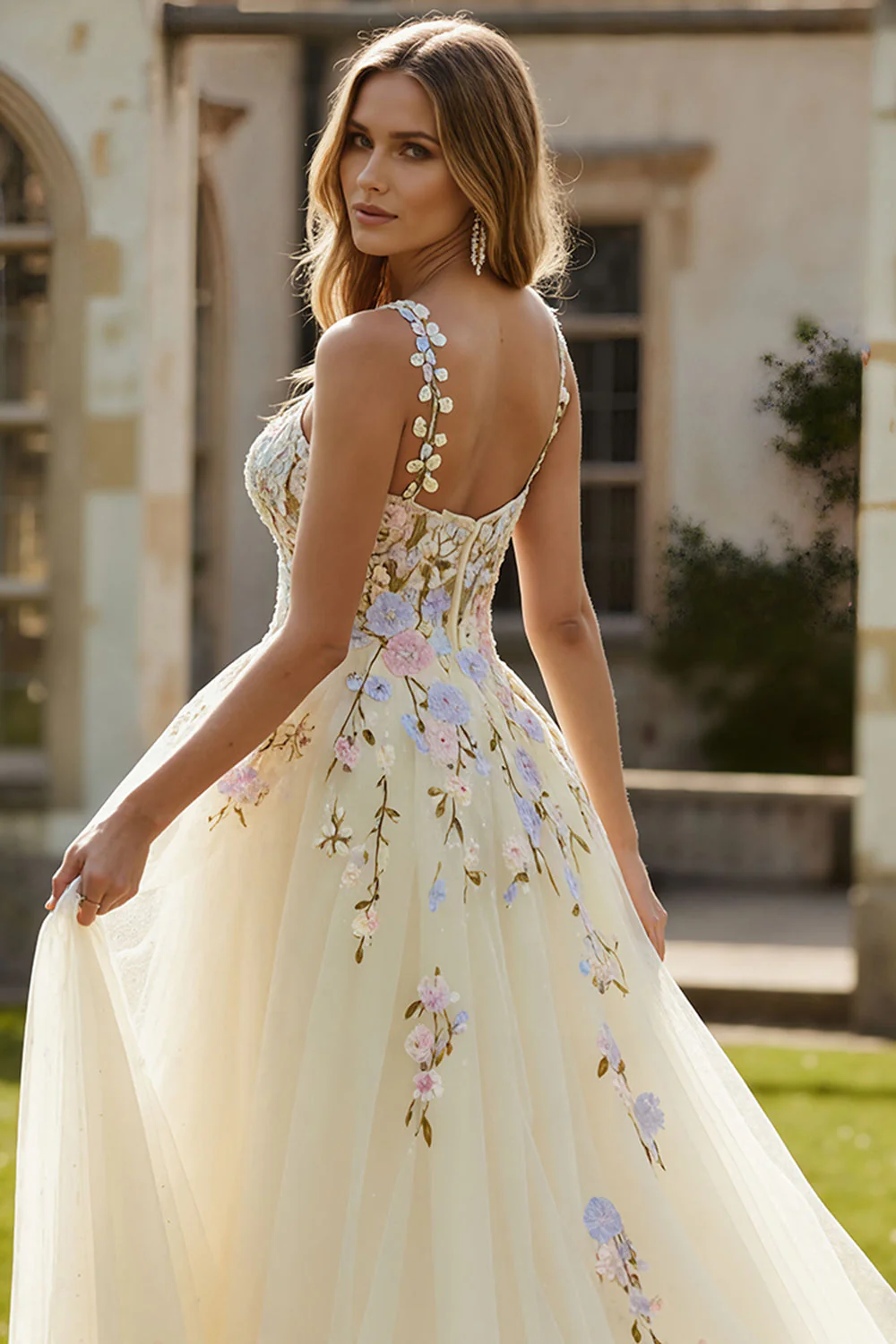 Robe longue de bal en A-line jaune clair à bretelles fines brodées en tulle - Image 5
