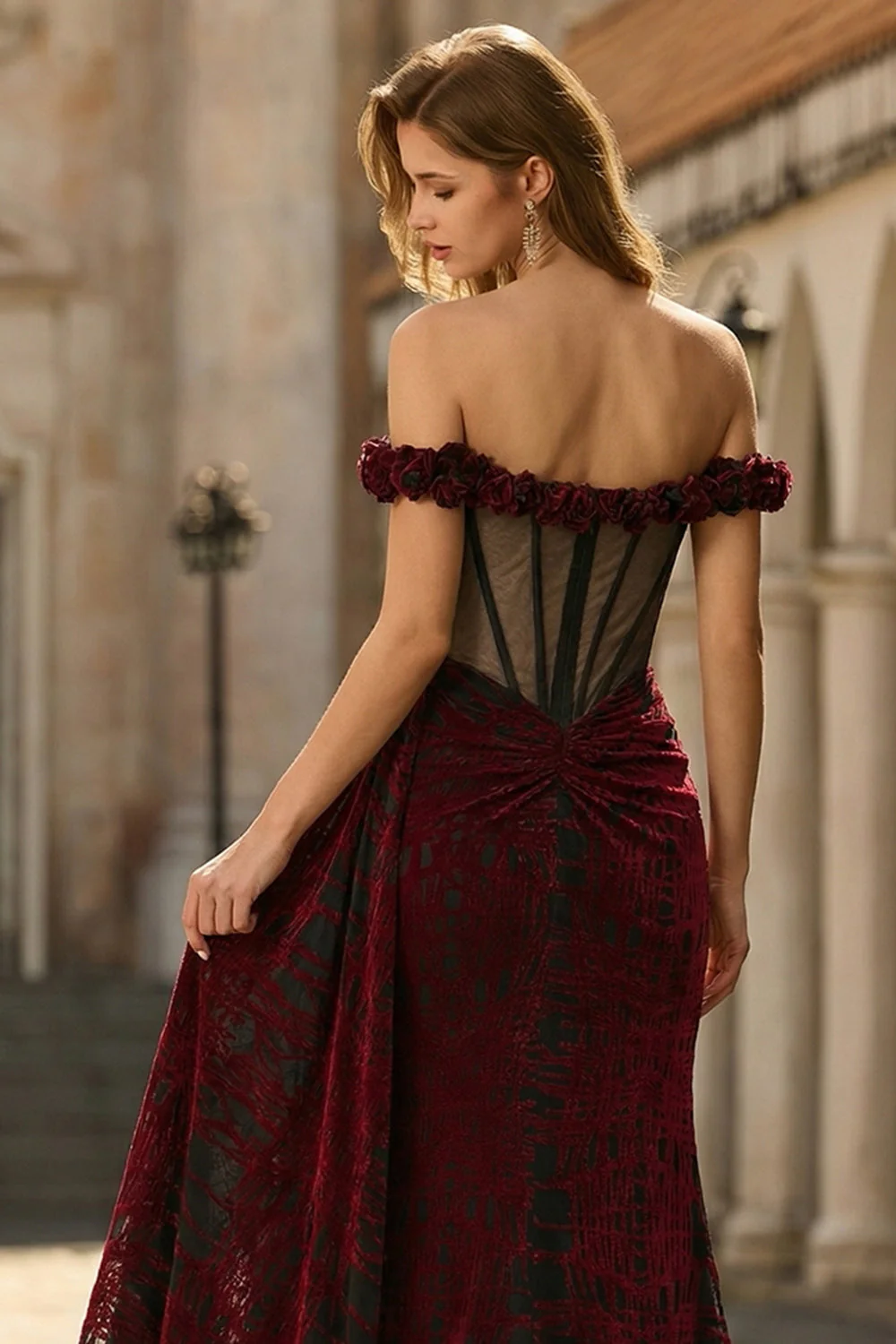Robe longue de bal en corset rouge noir corset dénudé avec fente - Image 3