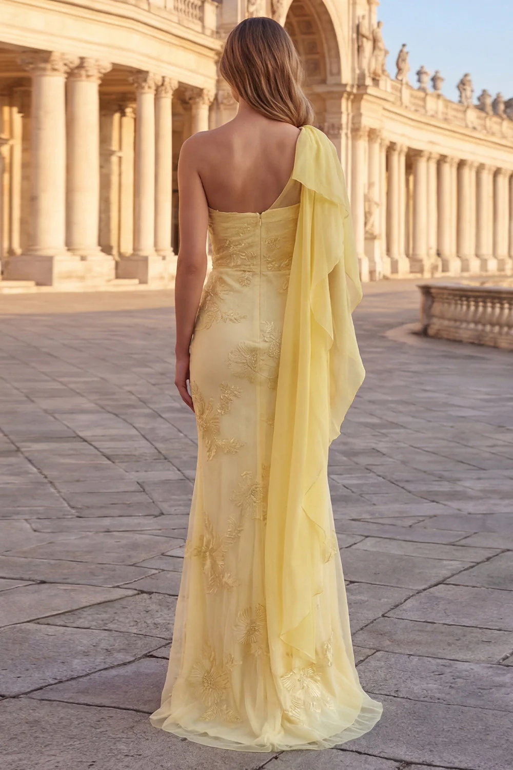 Robe longue de bal jaune à une épaule brodée de fleurs à une épaule avec une écharpe - Image 2