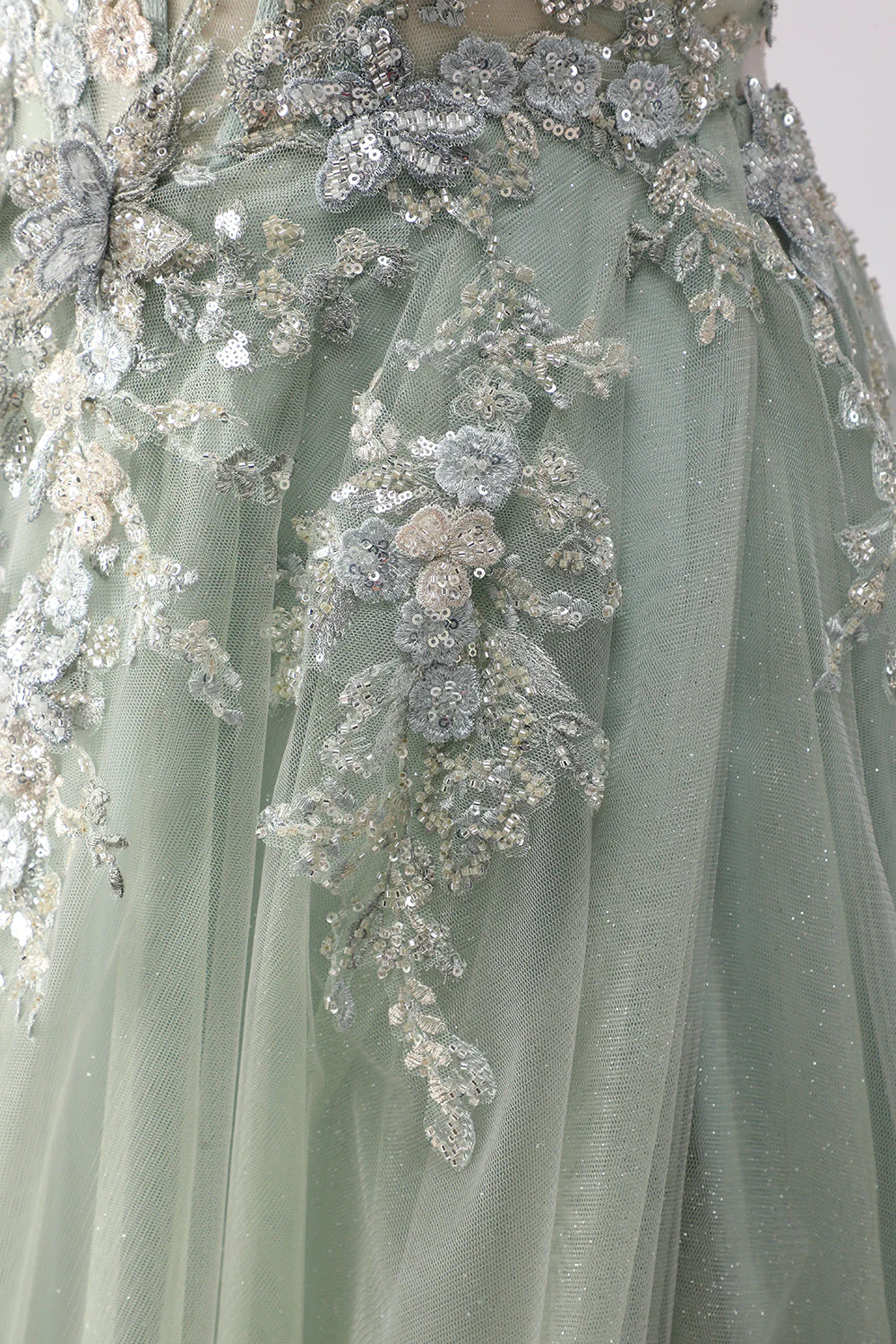 Robe de soirée longue champagne en tulle perlé et pailleté coupe A avec fente latérale - Image 15