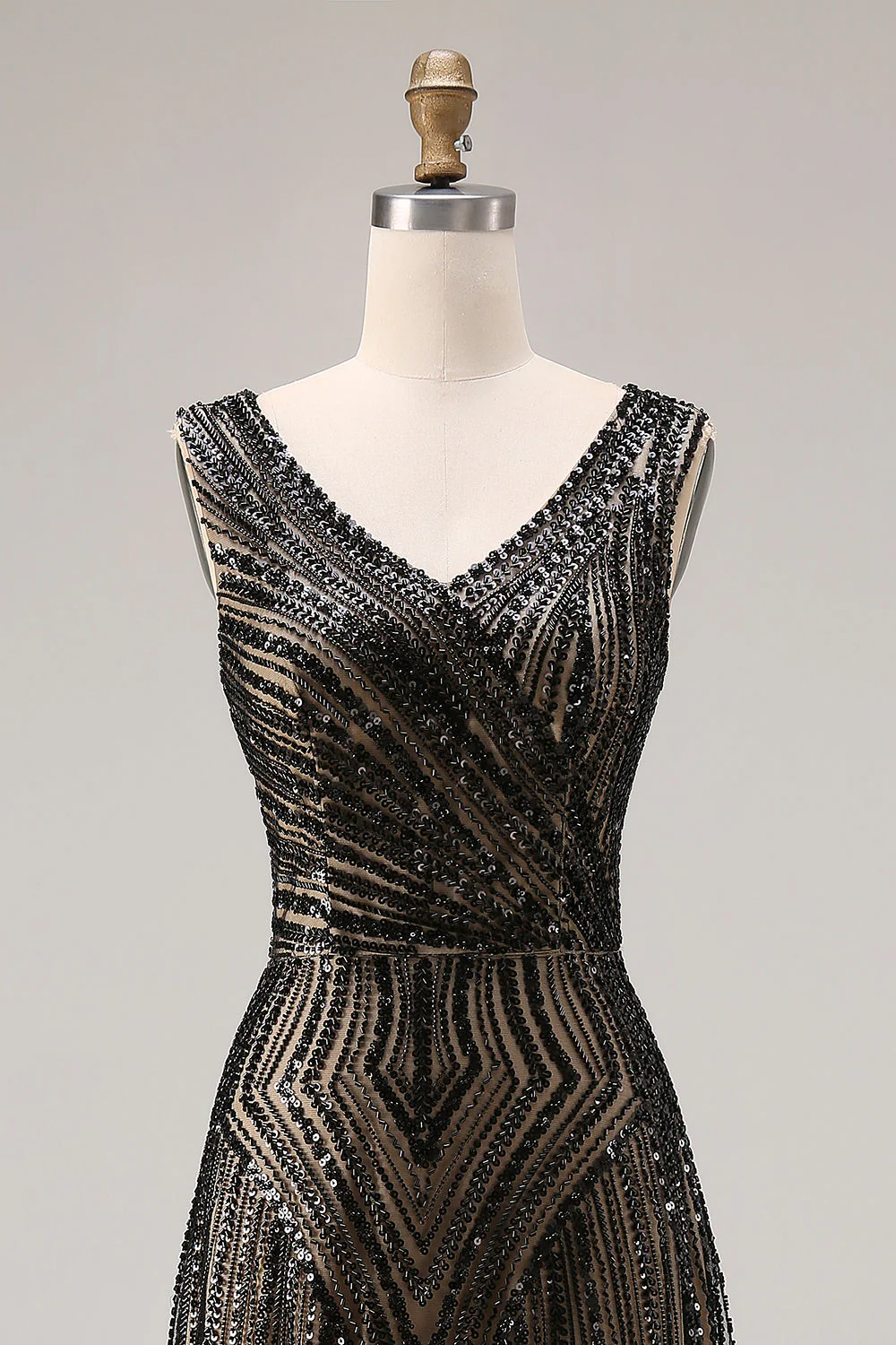 Robe de soirée longue noire scintillante col V perlée et pailletée - Image 4