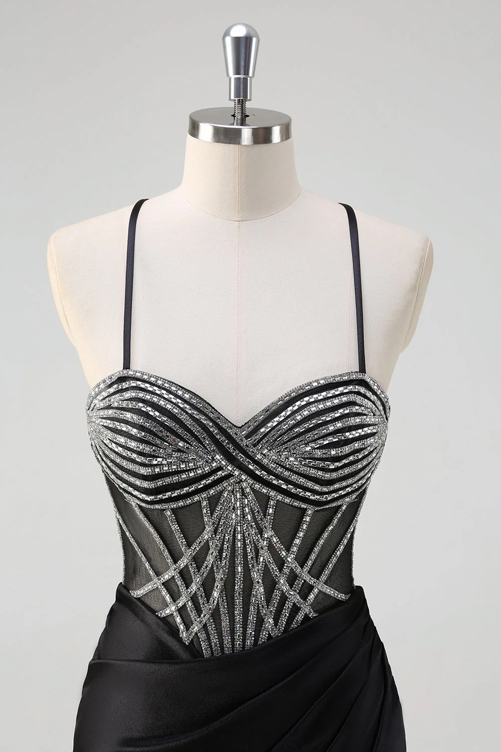 Robe longue de bal perlée à col licou sirène noire scintillante avec fente - Image 4