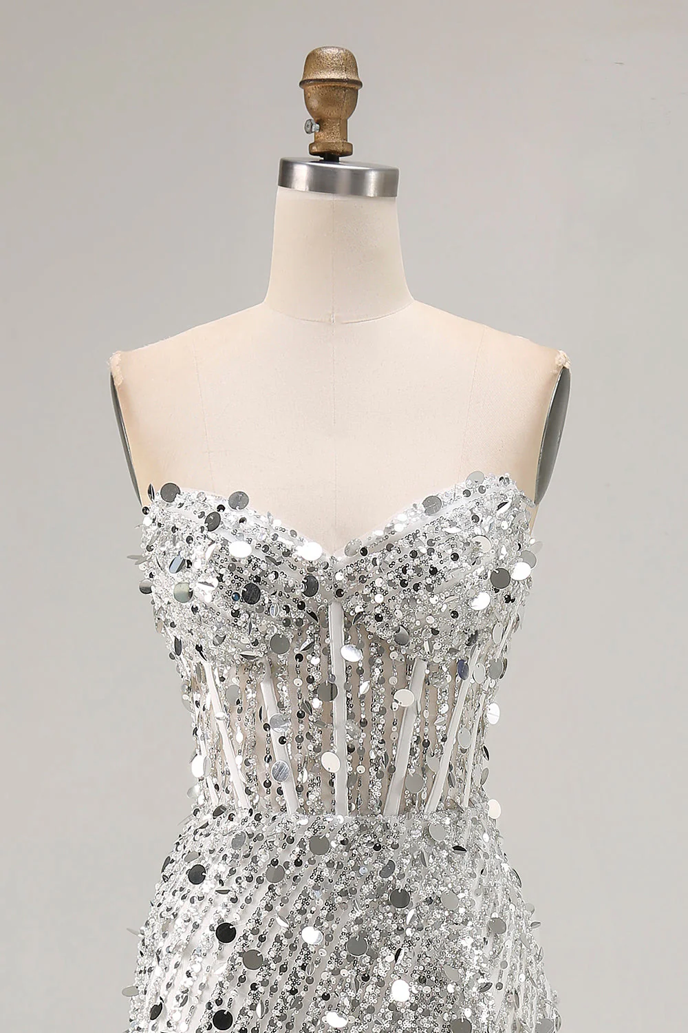 Robe de soirée dorée scintillante sans bretelles avec fente - Image 18