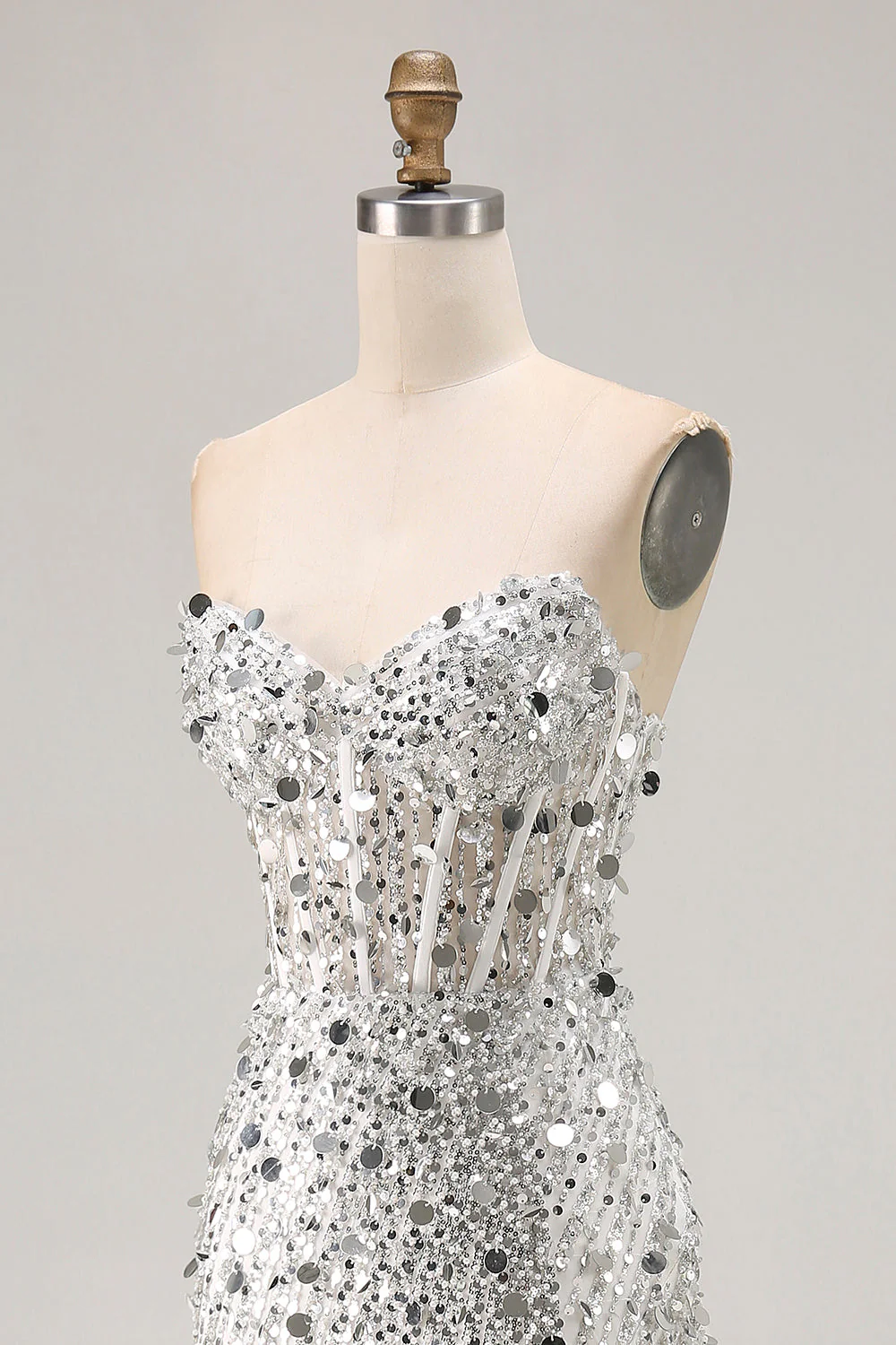 Robe de soirée dorée scintillante sans bretelles avec fente - Image 20