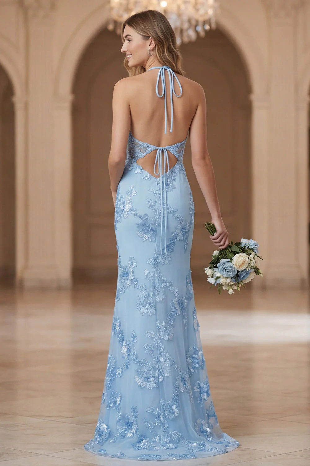 Robe longue de demoiselle d’honneur à dos ouvert à dos nu, bleu clair avec broderie - Image 2