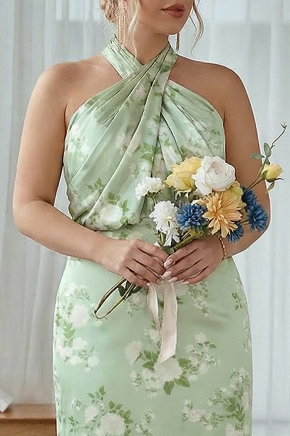 Robe longue de demoiselle d’honneur à motif bleu blanc à dos nus à fourreau - Image 11