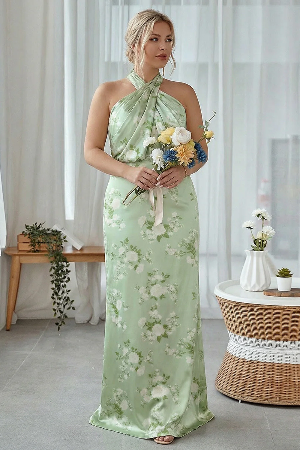 Robe longue de demoiselle d’honneur à motif bleu blanc à dos nus à fourreau - Image 9