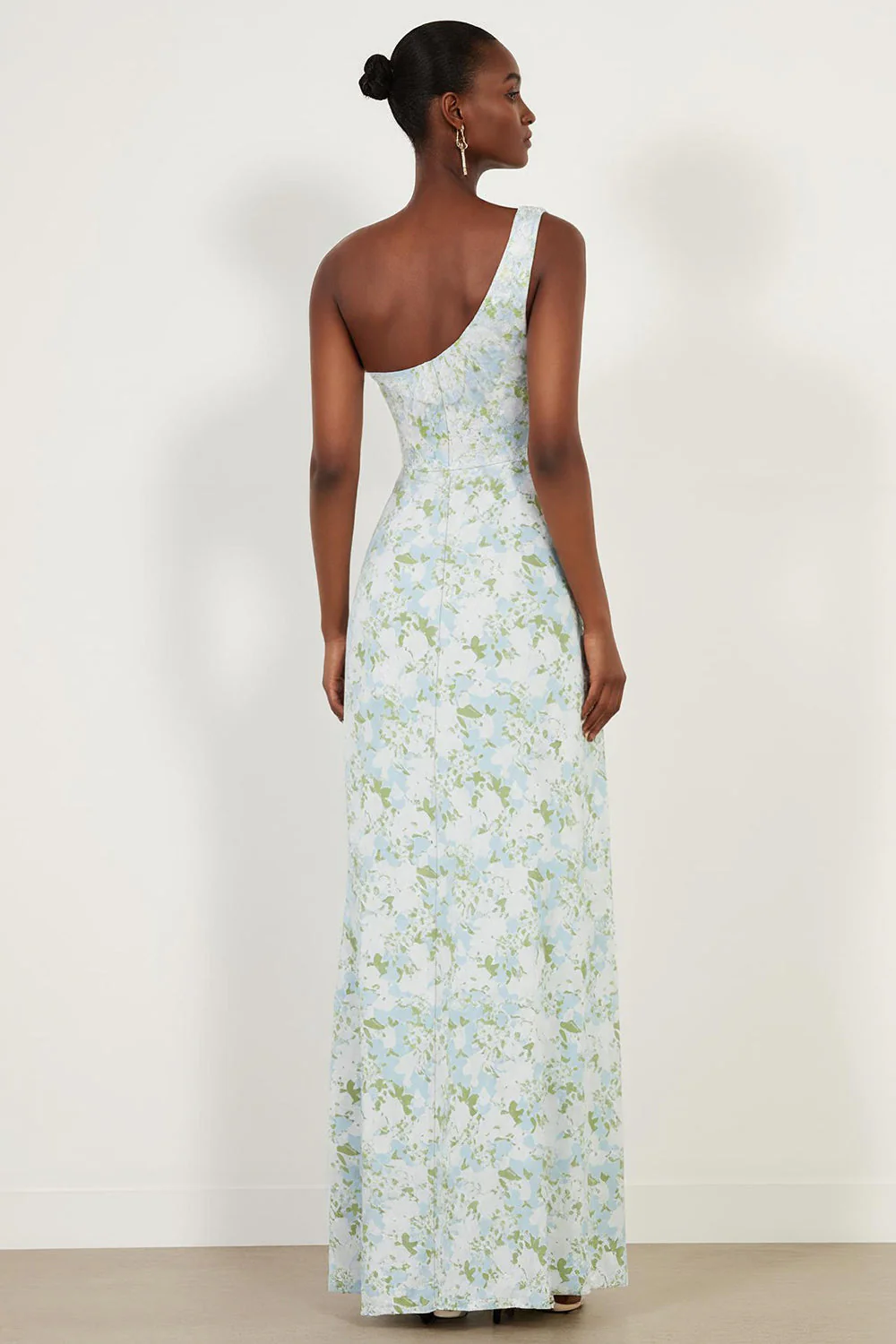 Robe longue de demoiselle d’honneur à motif d’une épaule à motif de fleur bleue-blanche - Image 2