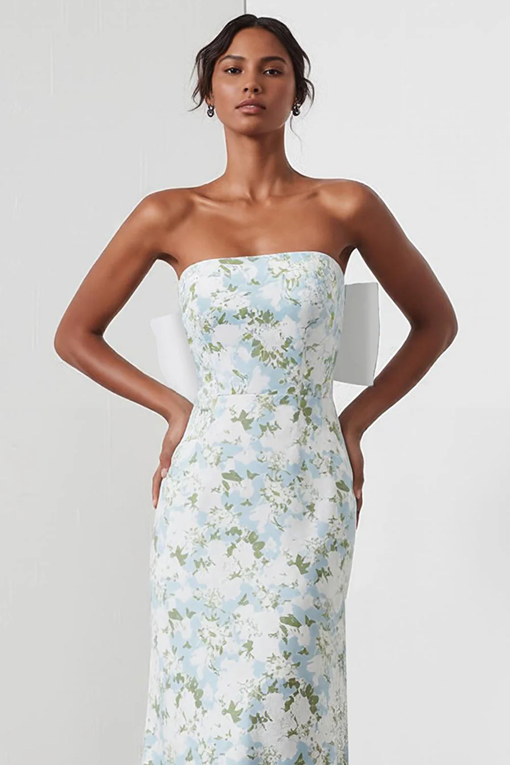 Robe longue de demoiselle d’honneur en satin bleu sans cercles en satin en forme de fourreau avec un nœud dans le dos - Image 3