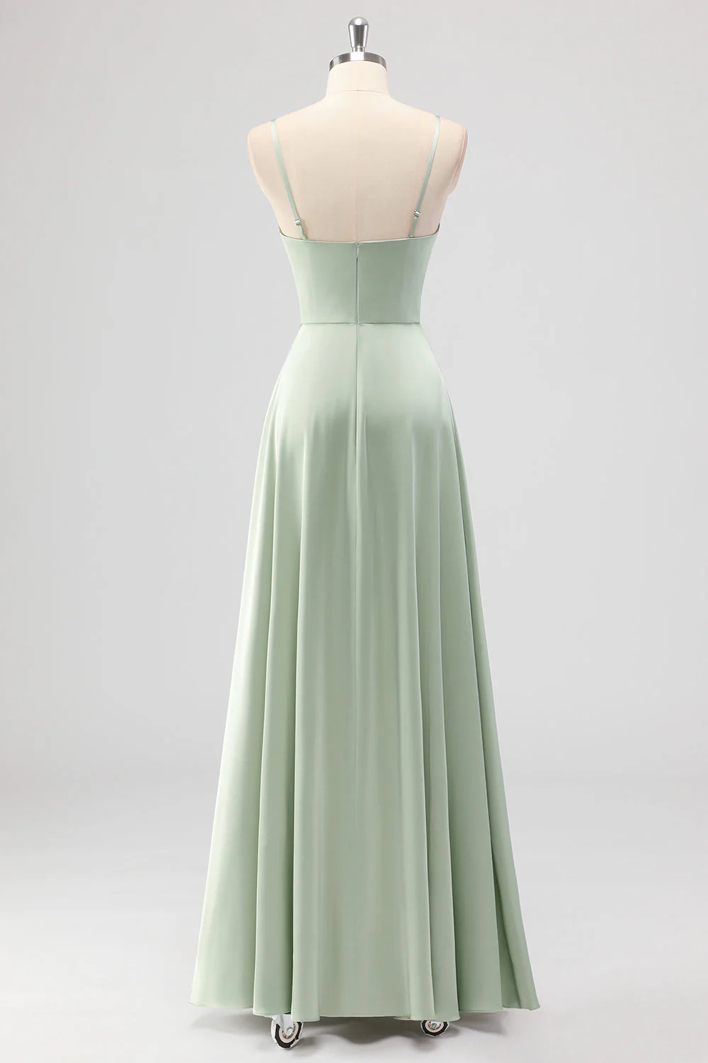 Robe longue de demoiselle d’honneur en satin trapèze à bretelles spaghetti vert sauge - Image 2