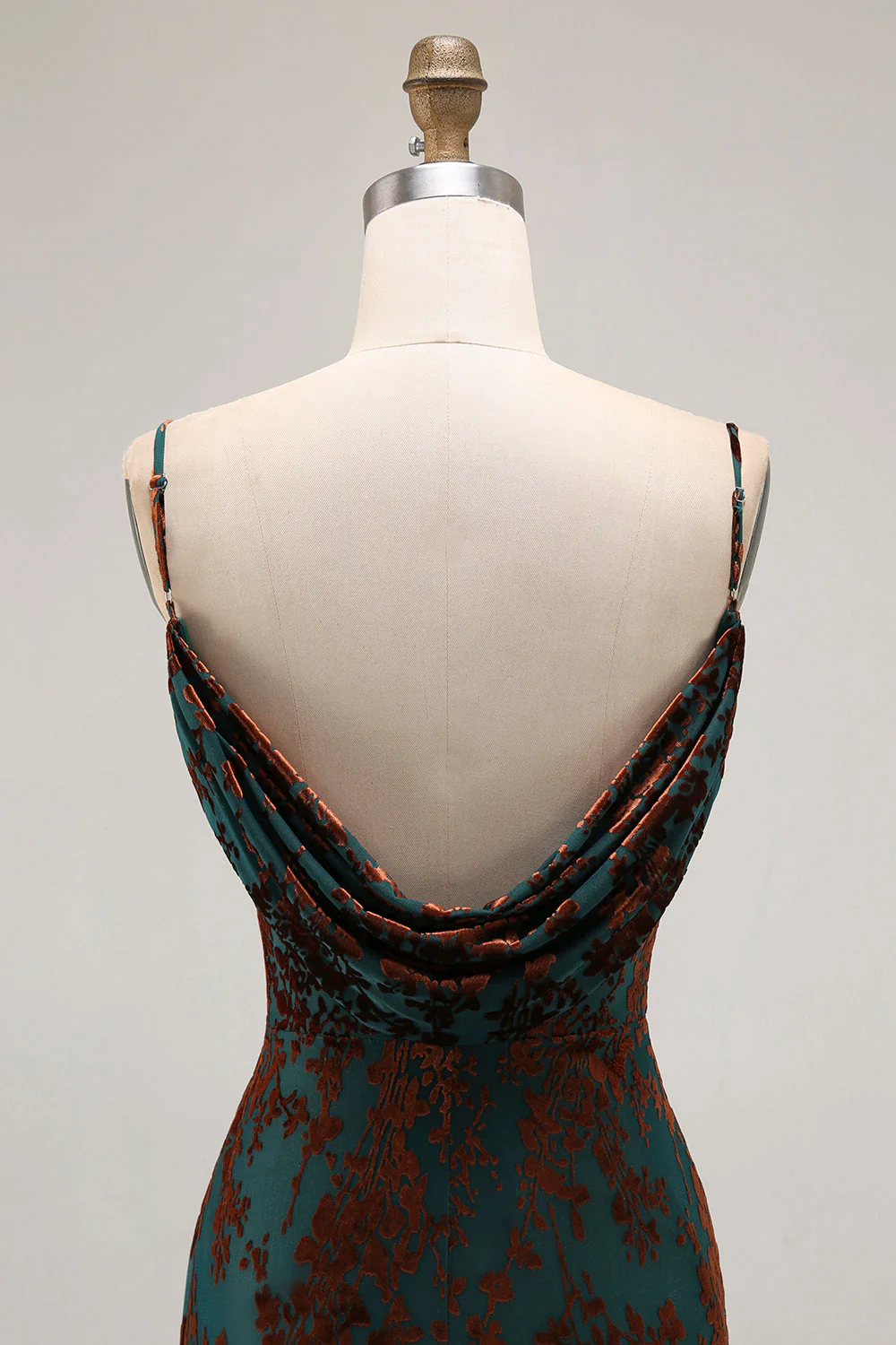Robe longue de demoiselle d’honneur imprimée gaine vert foncé avec fente - Image 5
