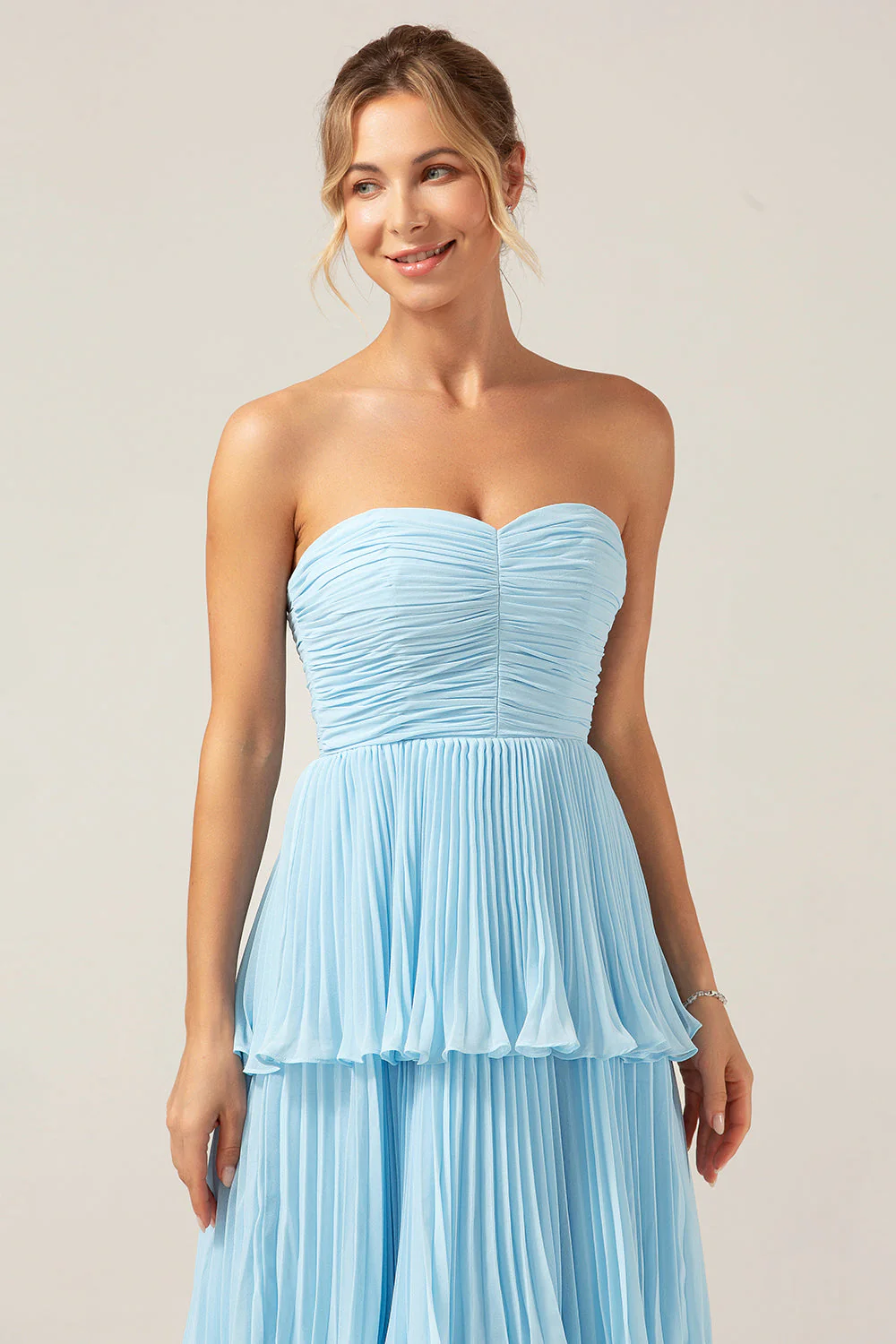Robe longue de demoiselle d’honneur plissée bleu ciel chérie - Image 4