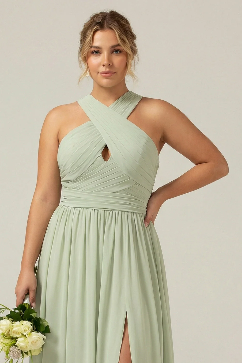Robe longue de demoiselle d’honneur plissée en chiffon Sage A Dusty Line avec fente - Image 3